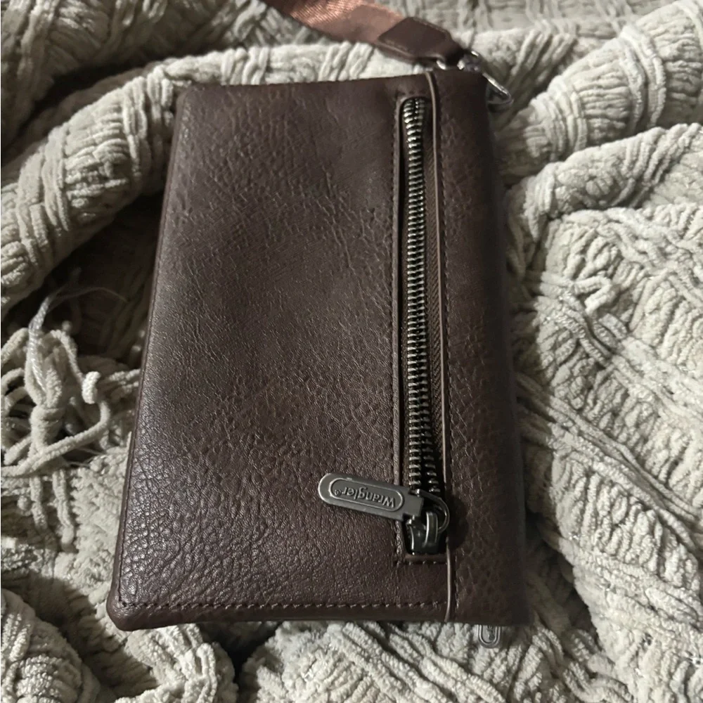 Wrangler Dark Brown Leather Wristlet/crossbody - Picture 4 of 7
